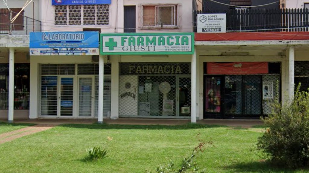 Frente de Farmacia Giusti